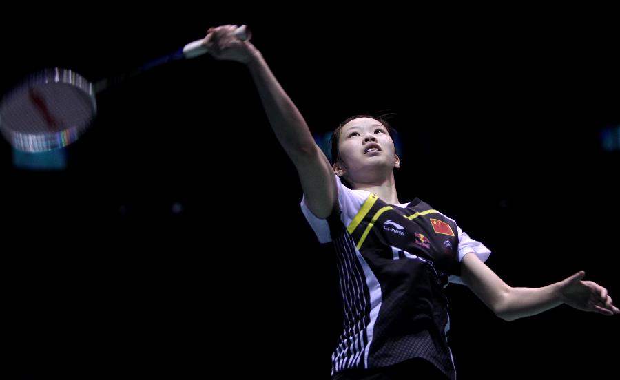 热爱皆平等，河南球迷赛前在球场外声援阿奇姆彭