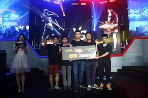 国足备战强度升级，全队深夜加练